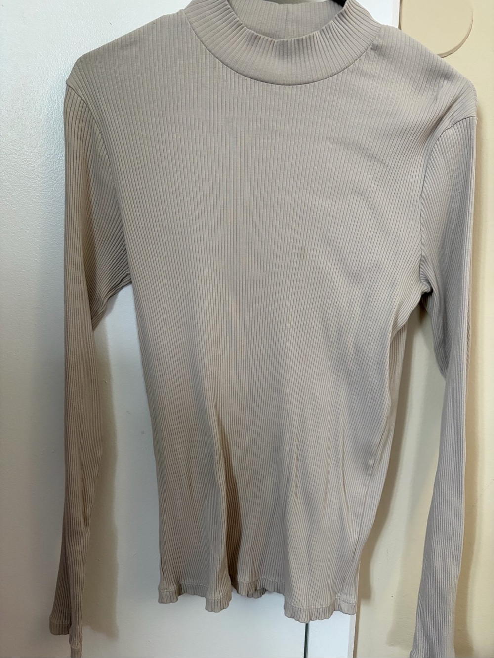 Uniqlo mock turtleneck, size large